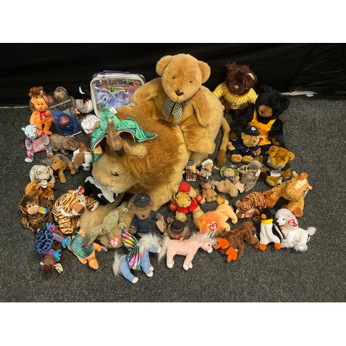 223 - A large quantity of Beanie Babies; A very large stuffed toy lion; a quantity of teddy bears (qty)