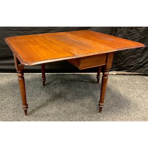 287 - A Victorian Mahogany Pembroke table, 65cm high x 90.5cm x 39cm (107.5cm extended).