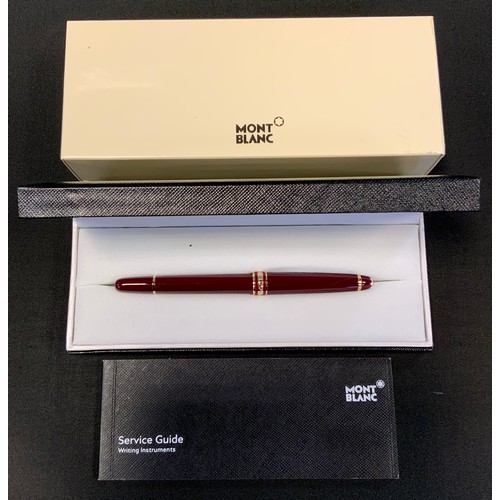 322 - A Mont Blanc Meisterstuck burgundy fountain pen, 4810 14ct gold nib, boxed