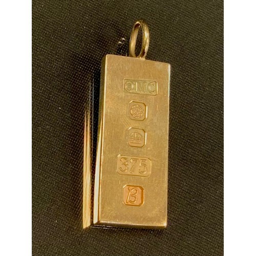 455 - A 9ct gold ingot bar pendant, Birmingham 1973, 33.3g.