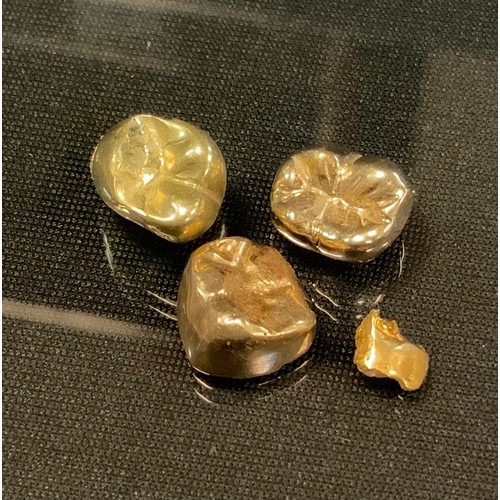 459 - A gold tooth, others, 13.4g gross (3)