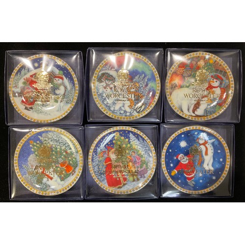 130 - A set of six Royal Worcester miniature Christmas plates designed by Sue Scullard, 9.5cm diameter, pr... 