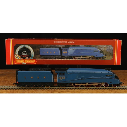 2346 - Hornby Railways OO Gauge R372 LNER Class A4 4-6-2 'Seagull' locomotive and eight wheel tender, LNER ... 