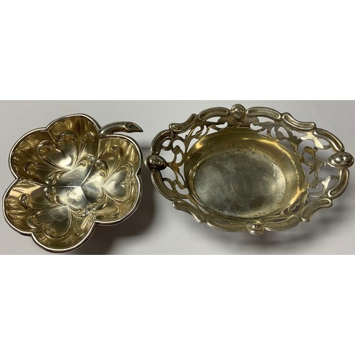 263 - A pierced silver sweetmeat dish, Birmingham 1912; another, shaped as a clover leaf, Birmingham 1901 ... 