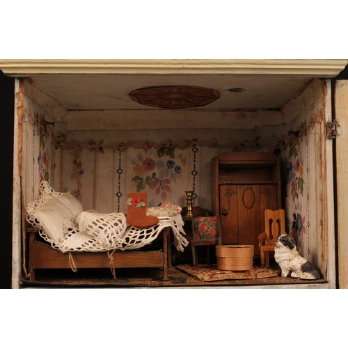 2238 - A late 19th century/early 20th century dolls house, painted wooden construction with lithographed pa... 