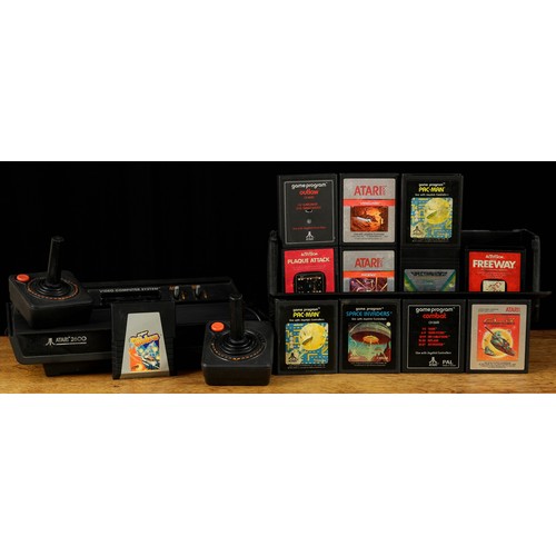 2466 - Vintage Computer Gaming and Technology - an Atari 2600 video computer system, serial number AI 00051... 