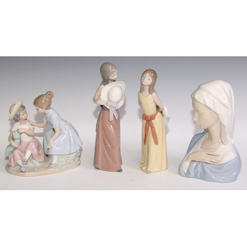 380A - A Lladro bust, of maiden, 22cm high, printed markl  other figures (4)