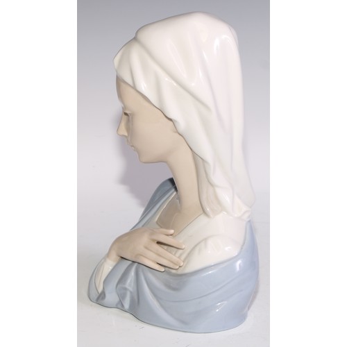 380A - A Lladro bust, of maiden, 22cm high, printed markl  other figures (4)