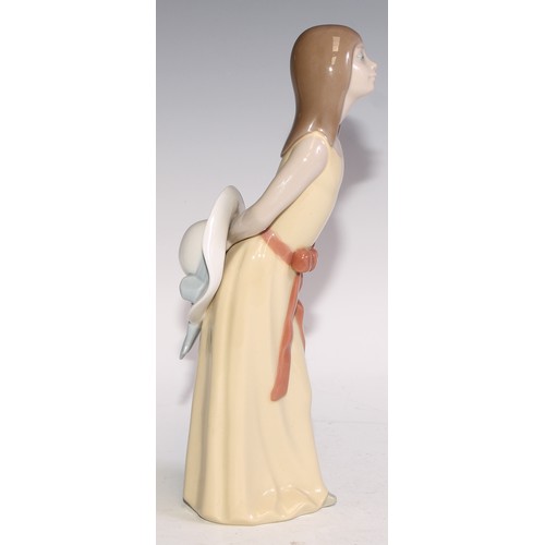 380A - A Lladro bust, of maiden, 22cm high, printed markl  other figures (4)