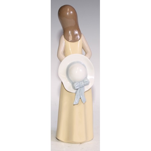 380A - A Lladro bust, of maiden, 22cm high, printed markl  other figures (4)