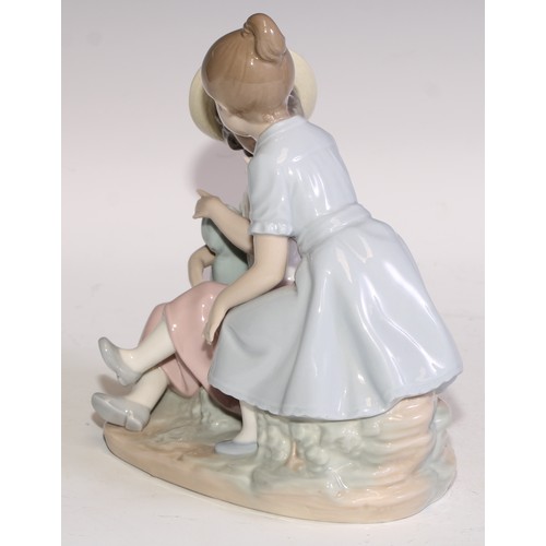 380A - A Lladro bust, of maiden, 22cm high, printed markl  other figures (4)