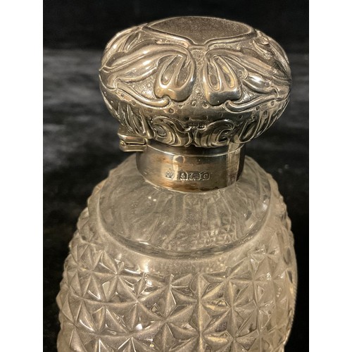 876 - A George V clear glass hobnail cut inverted baluster scent bottle, drop in prismatic stopper, silver... 