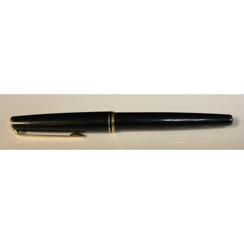 877 - A Mont Blanc fountain pen, 14k/ct nib marked 585, 14cm