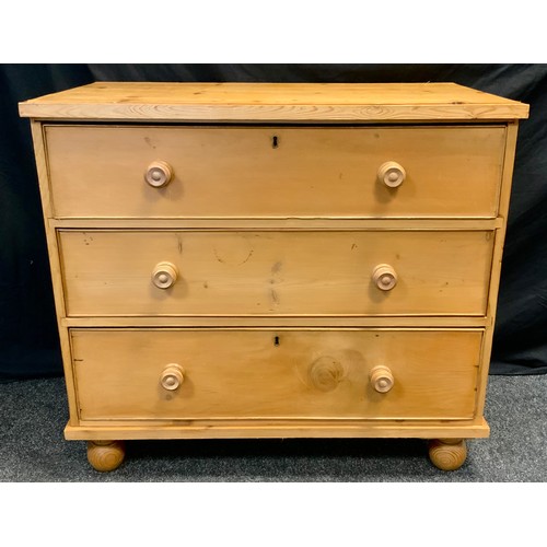 124 - A Victorian pine chest of three graduated drawers, 86.5cm high x 95.5cm wide x 49cm deep.