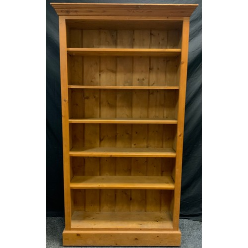 131 - A contemporary pine open bookcase, five adjustable shelves, 182.5cm high, 100cm wide, 31.5cm deep