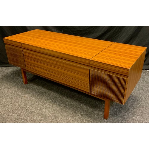 307 - A Retro mid 20th century Marconiphone radiogram gramophone, model 3466 /13866, built in speakers, th... 