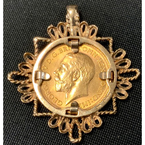 451 - A George V half sovereign pendant, 1914, 9ct gold mount, 8.1g gross