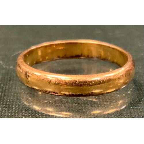 463 - A 22ct gold wedding band, size M, 4.1g.