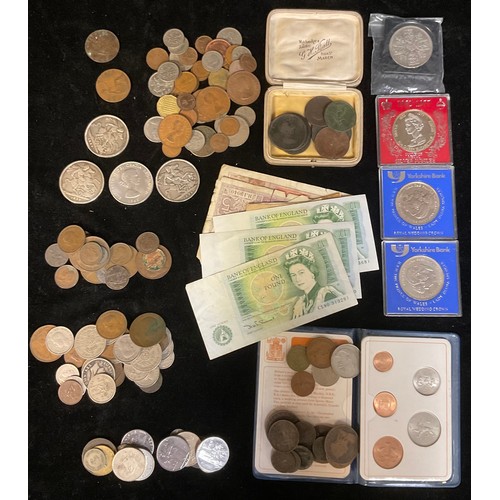 1022 - Coins - an 1896 silver crown; others, 1889 and 1890; GIII pennies; etc (quantity)