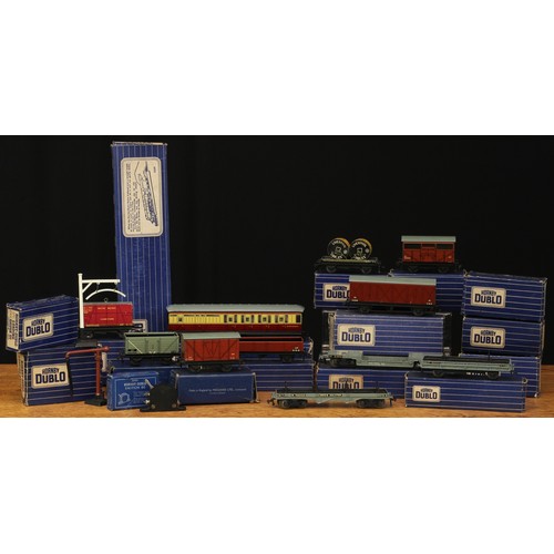 2355 - Hornby Dublo OO Gauge EDP12 'Duchess of Montrose' electric train set, comprising BR 'Duchess of Mont... 