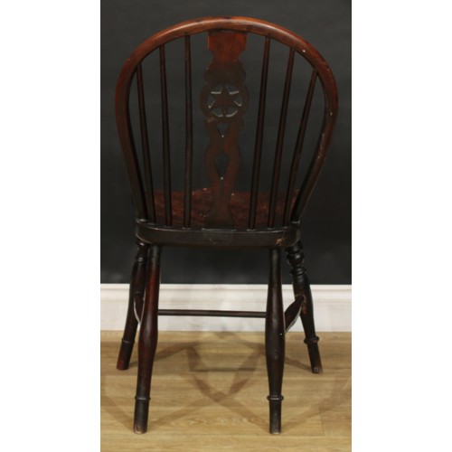 210 - A 19th century yew and elm star-back Windsor side chair, hoop back, shaped and pierced splat, saddle... 