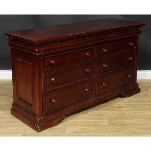 420 - A large mahogany chest of eight drawers, 85cm high, 152cm wide, 52cm deep