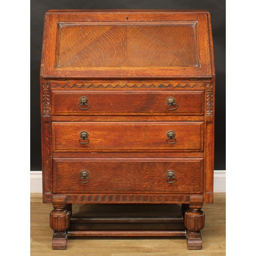 816 - An early 20th century oak bureau, 103cm high, 75cm wide, 43cm deep, c.1930