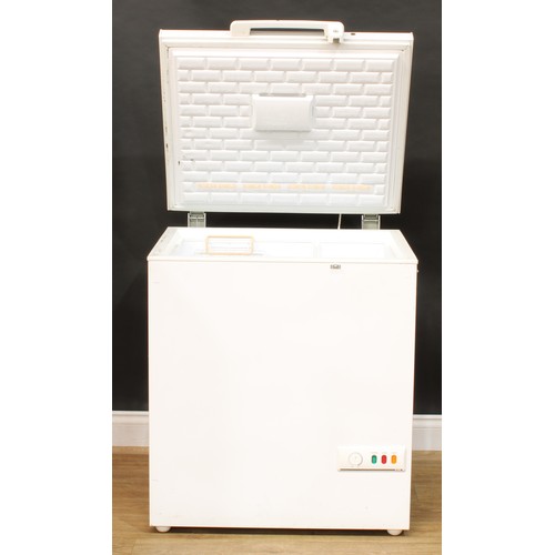 1281 - A Scandinova chest freezer