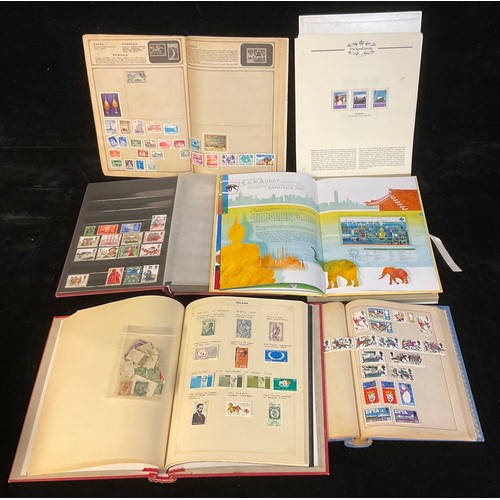 437 - Stamps - British and world - a Chinese Hong Kong 2007 Prestige stamp albums; Commonwealth album; oth... 