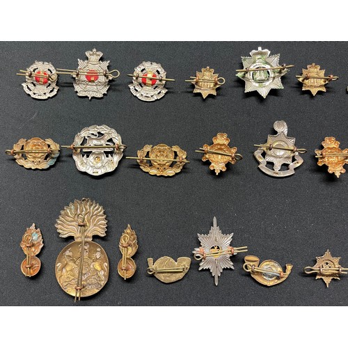 5192 - WW2 British Cap Badges together with matching Collar Dogs to include: Border Regt: Devonshire Regt: ... 