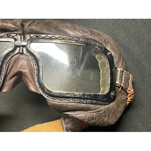 5207 - WW2 RAF /RCAF Battle of Britian era MKIII Flying Goggles, impressed mark on strap 