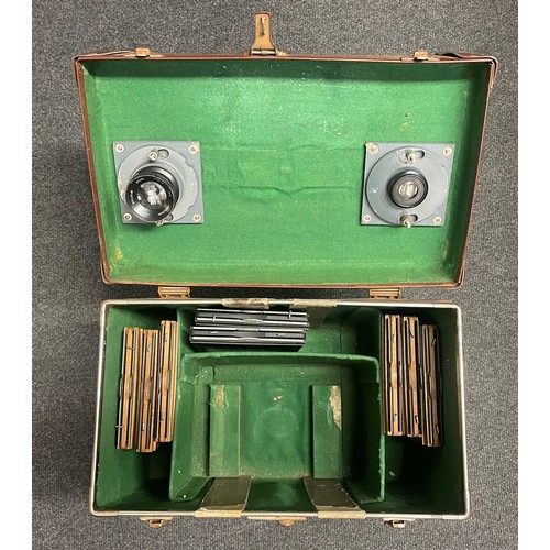 5216 - WW2 British RAF S.I. Mark II Ground Camera Ref No.14A/2260. Complete in original case of issue. Made... 