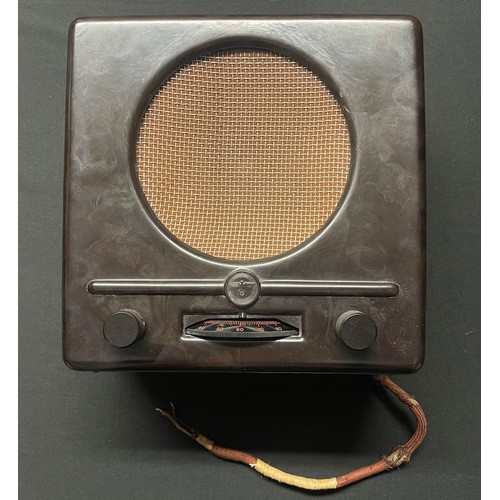 5253 - WW2 Third Reich Deutscher Kleinempfänger DKE38 Peoples Radio. Brown Bakelite Case. Short section of ... 