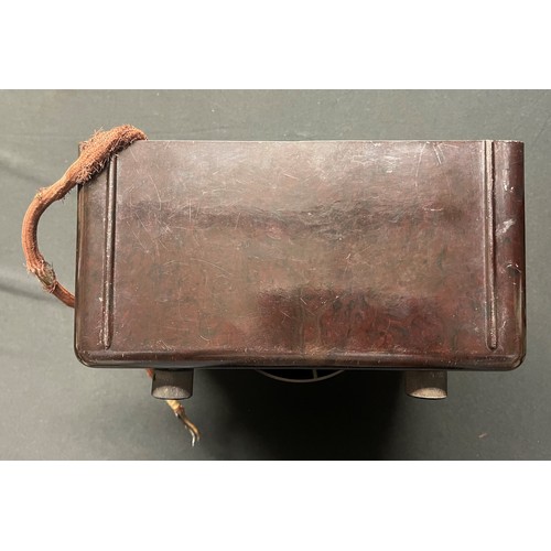 5253 - WW2 Third Reich Deutscher Kleinempfänger DKE38 Peoples Radio. Brown Bakelite Case. Short section of ... 