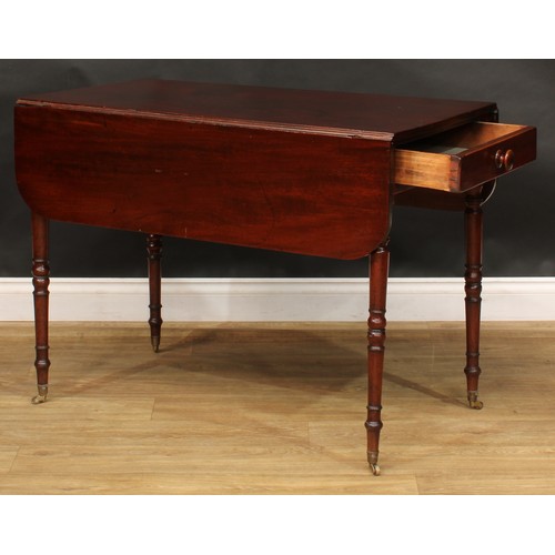 117 - A George III mahogany Pembroke table, 73cm high, 55cm opening to 104cm wide, 97.5cm deep