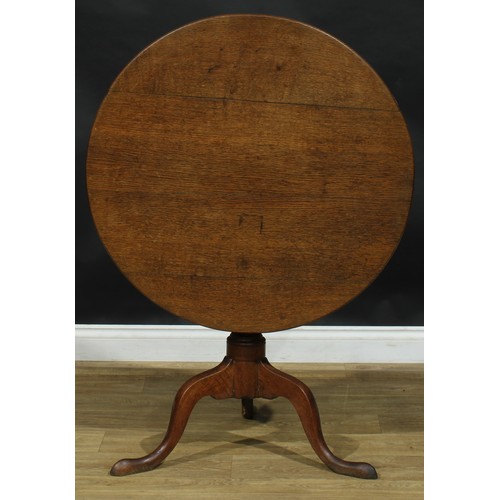 212 - A George III oak tripod occasional table, 72cm high, 84cm diameter, c.1800