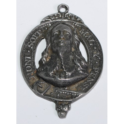 3654 - The English Civil War - a Historicist supporter's  badge, cast with a bust length portrait of King C... 