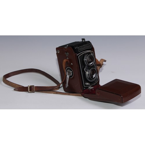 3750 - Photography - a Rolleiflex twin lens camera, Synchro Compur, serial number 1421042, leather case