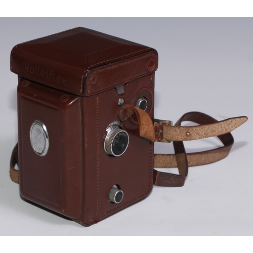 3750 - Photography - a Rolleiflex twin lens camera, Synchro Compur, serial number 1421042, leather case