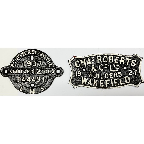 3083 - Railwayana: Cast iron wagon builder’s plates, mostly repainted, 20th century: straight topped, shape... 