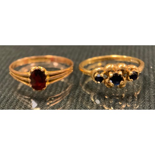 425 - A 9ct gold peridot dress ring;  others garnet etc, part unmarked, sizes P-L, 9g gross (5)