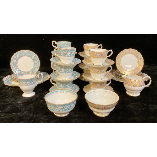 138 - A Crown Staffordshire Ellesmere pattern tea service for six comprising cake plate, side plates, crea... 