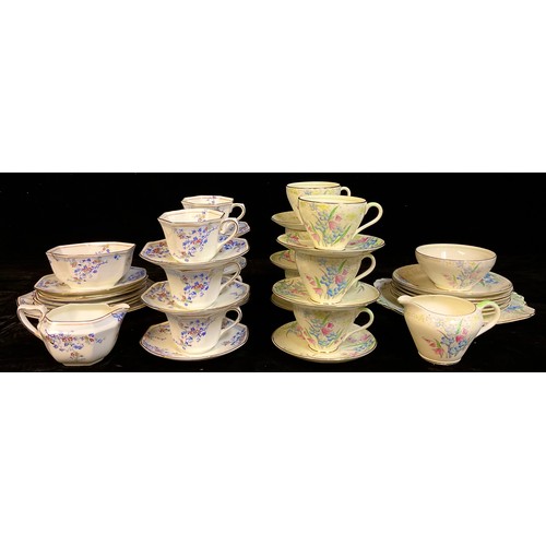 140 - A Royal Doulton Art Deco octagonal tea service for six, pattern H3917, comprising cake plate, cream ... 