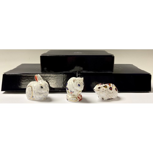 147 - A Royal Crown Derby paperweight, Collector's Guild Member's Pack, Bunny, gold stopper, boxed; others... 