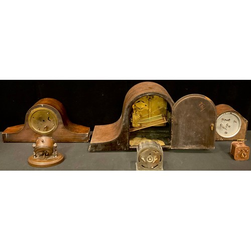 An oak Westminster chime mantel clock, Arabic numerals, twin winding