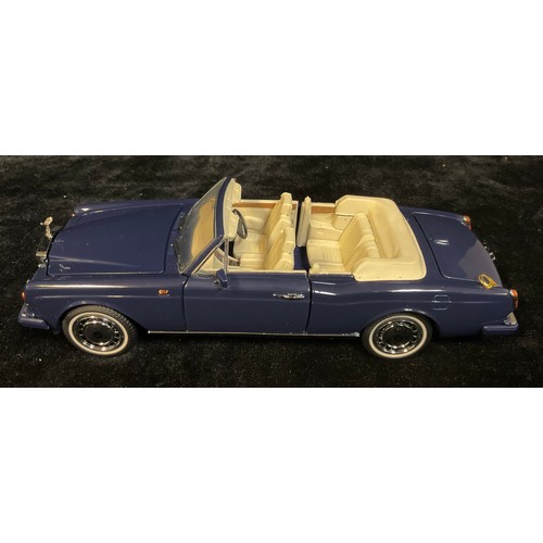 470 - A Franklin Mint Precision Models 1:24 scale 1993 Rolls-Royce Corniche IV, boxed with inner polystyre... 