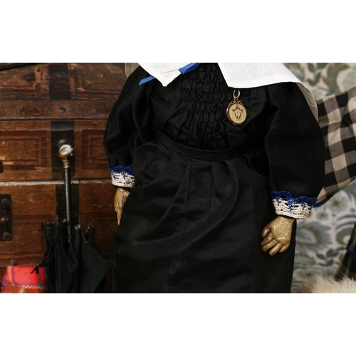 2127 - A 19th century pale bisque shoulder and bisque head French Poupée de Mode or fashion doll, the bisqu... 