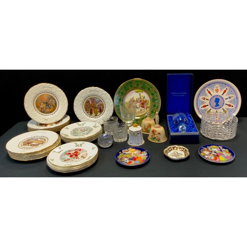 225 - Ceramics - Coalport Christmas plates, 1970s and later;  others Royal Doulton, Aynsley Royal Commemor... 