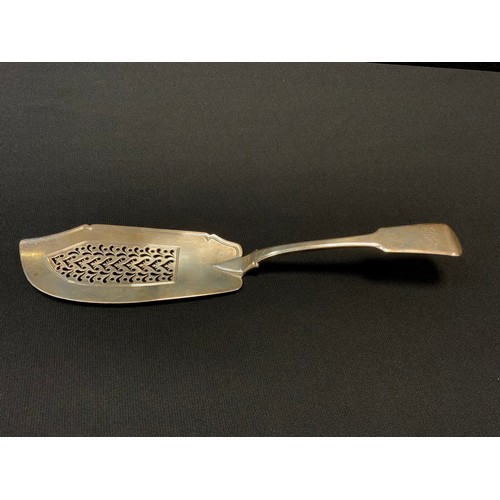 451 - A George III silver fish slice, William Knight II, London 1817, 154.5 g gross