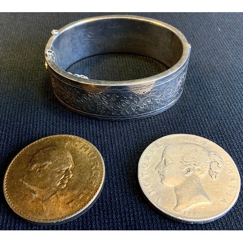 458 - Coins & Tokens - Victorian silver Crown, 1845, Young head, 27.9g;  Churchill crown;  silver hinge ba... 